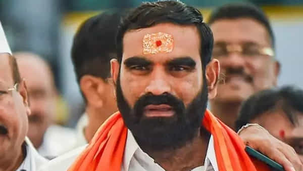 MLA Santosh Bangar: మళ్లీ నోరు జారిన ఎమ్మెల్యే.. వారు ఓటు వేయకుంటే 2 రోజులు అన్నం తినకండి స్కూల్ విద్యార్ధులకు విజ్ఞప్తి