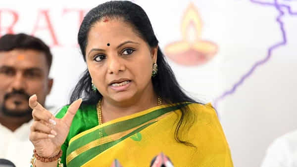 ఢిల్లీ లిక్కర్ కేసులో కీలక పరిణామం.. కవితను నిందితురాలిగా చేర్చిన సీబీఐ