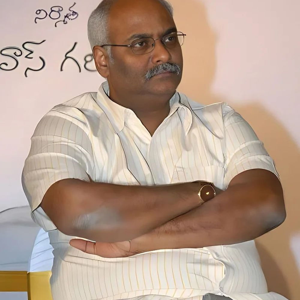 'లవ్ మీ' హార్రర్ బ్యాక్‌డ్రాప్‌లో సాగే ప్రేమకథ ఇది. ఆశిష్, వైష్ణవి చైతన్య హీరోహీరోయిన్లుగా ఓ చిత్రాన్ని ప్రకటించిన సంగతి తెలిసిందే. ఈ చిత్రాన్ని శిరీష్ సమర్పణలో దిల్ రాజు ప్రొడక్షన్స్ బ్యానర్ మీద హర్షిత్ రెడ్డి, హన్షిత, నాగ మల్లిడి నిర్మిస్తున్నారు. దీనికి కీరవాణే సంగీత దర్శకుడు. మొత్తానికి కీరవాణి సెకండ్ ఇన్నింగ్స్ అదిరిపోతుంది. 