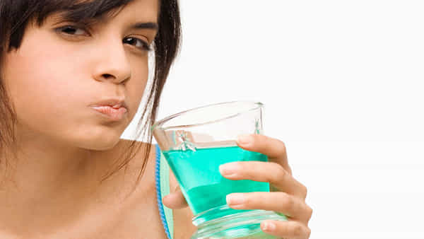 Mouthwash: ప్రతిరోజూ మౌత్ వాష్ వాడుతున్నారా..? అయితే, ఇది మీరు ఖచ్చితంగా తెలుసుకోవాల్సిందే..!