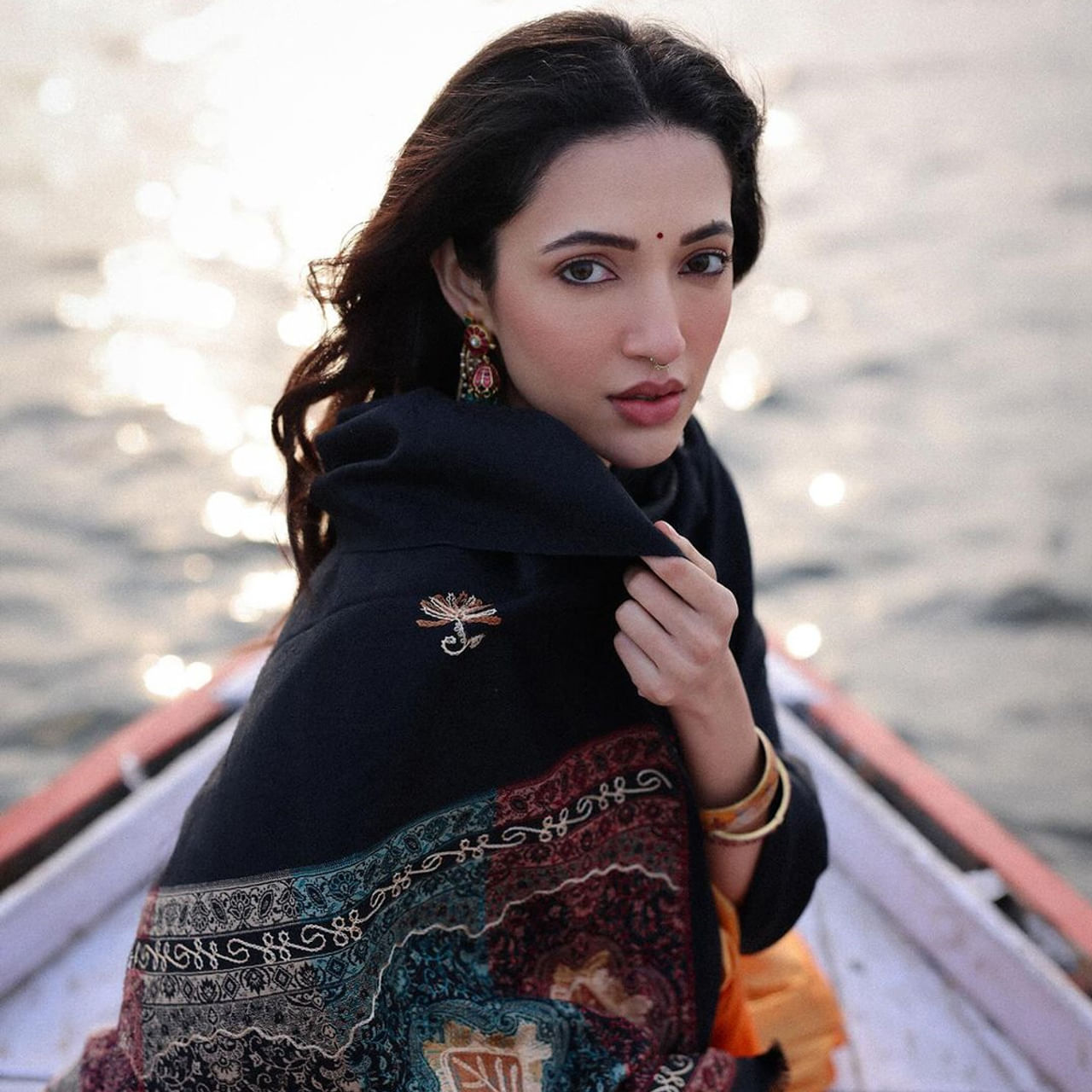 కన్నడ సినీ పరిశ్రమ నుంచి టాలీవుడ్ వచ్చిన బ్యూటీ నేహా శెట్టి. ఆకాశ్ పూరి నటించిన మెహబూబా సినిమాతో తెలుగు తెరకు పరిచయమైంది. 2016 తన సినీ ప్రయాణాన్ని మొదలు పెట్టిన ఈ బ్యూటీ.. ఇప్పుడు ఇండస్ట్రీలో వరుస ఆఫర్స్ అందుకుంటూ దూసుకుపోతుంది. ఈ భామ చేతినిండా సినిమాలతో ఫుల్ జోష్ మీదుంది.