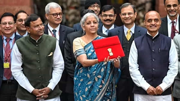 Nirmala Sitharaman Saree: బడ్జెట్ ప్రసంగంలో తెలుగింటి కోడలు నిర్మలా సీతారామన్ ధరించిన చీర విశేషం ఇదే..