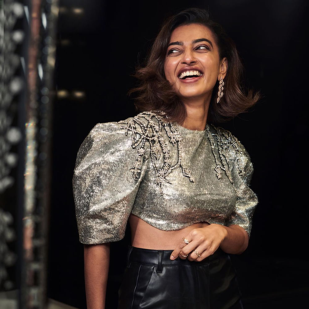 అందులో రాధికా ఆప్టే అందరికంటే ముందుంటారు. ఓ ఇంటర్వ్యూలో మాట్లాడుతూ.. తెలుగు ఇండస్ట్రీపై సంచలన కామెంట్స్ చేసారు రాధికా. 