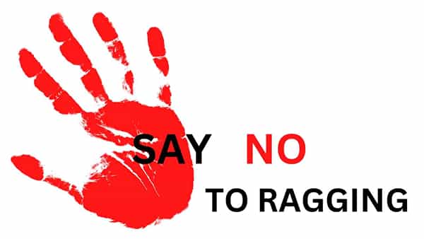 Ragging: జూనియర్ విద్యార్థుల జుట్టును కత్తరించిన సీనియర్ విద్యార్థులు.. ఎందుకో తెలుసా?