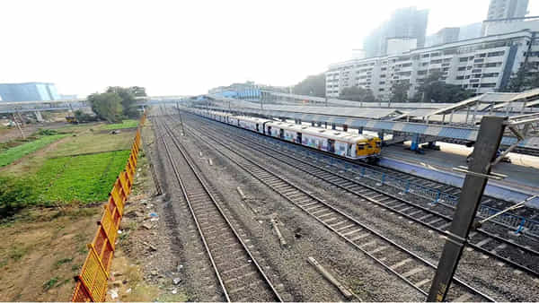 Indian Railways: దేశంలో అత్యంత రద్దీ రైల్వే స్టేషన్ ఏదో తెలుసా.? ఈ స్టేషన్ నుంచి..