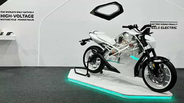 Raptee E-Bike: పూర్తి ట్రాన్స్పరెంట్ బాడీ.. ర్యాపిడ్ చార్జింగ్ ఫెసిలిటీ.. ఈ-బైక్ లాంచింగ్కు ముహూర్తం ఫిక్స్..