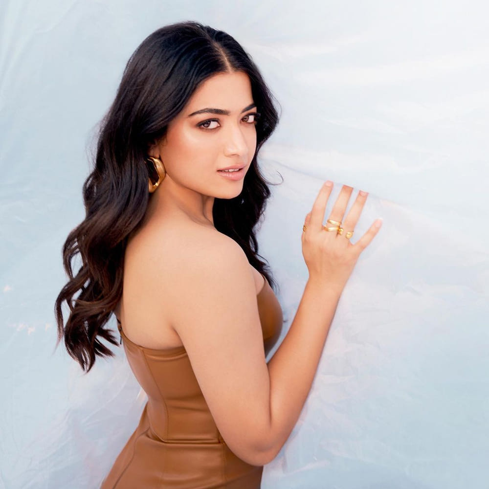 రష్మిక అన్న మాటలకు పూజా, కృతిశెట్టి, శ్రీలీలకు సంబంధం ఏంటి? యానిమల్‌ సినిమా సక్సెస్‌ అయ్యాక రష్మిక మందన్న రెమ్యునరేషన్‌ ఉన్నట్టుండి నాలుగు, నాలుగున్నర కోట్లకు పెరిగింది.. ఇదీ ఆ మధ్య వైరల్‌ అయిన వార్త. దాన్ని షేర్‌ చేసిన రష్మిక.