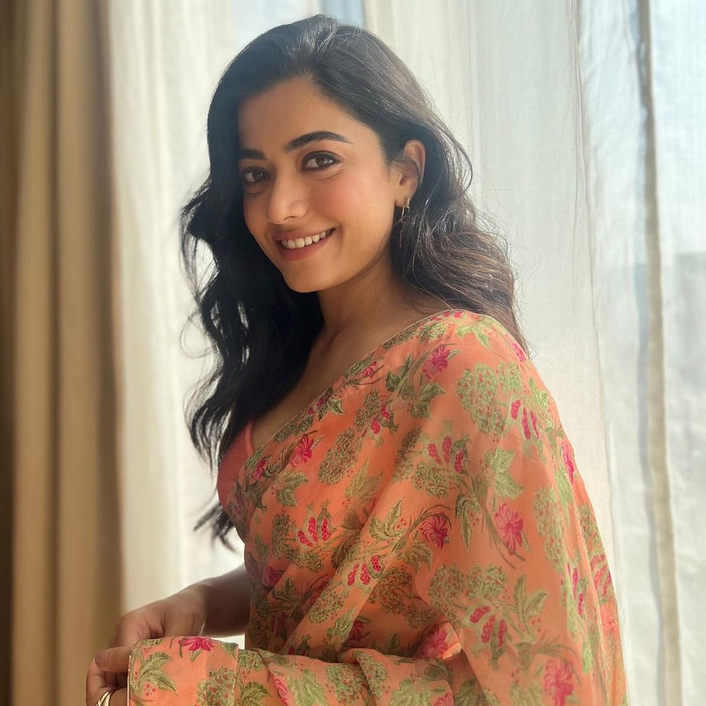 ఆ మధ్య పూజా హెగ్డే కూడా అలాగే పెంచేశారనే టాక్‌ వినిపించింది. అయితే పెరుగుట విరుగుట కొరకే అన్నట్టు... సినిమాలకు గ్యాప్‌ వచ్చినా, చేసిన సినిమాలు వరుసగా ఫ్లాప్‌ అయినా... రెమ్యునరేషన్లు తిరోగమనంలో పడతాయన్న ఫ్యాక్ట్ కూడా తెలుసుకోవాలి ఈ బ్యూటీలు అని అంటున్నారు క్రిటిక్స్. 