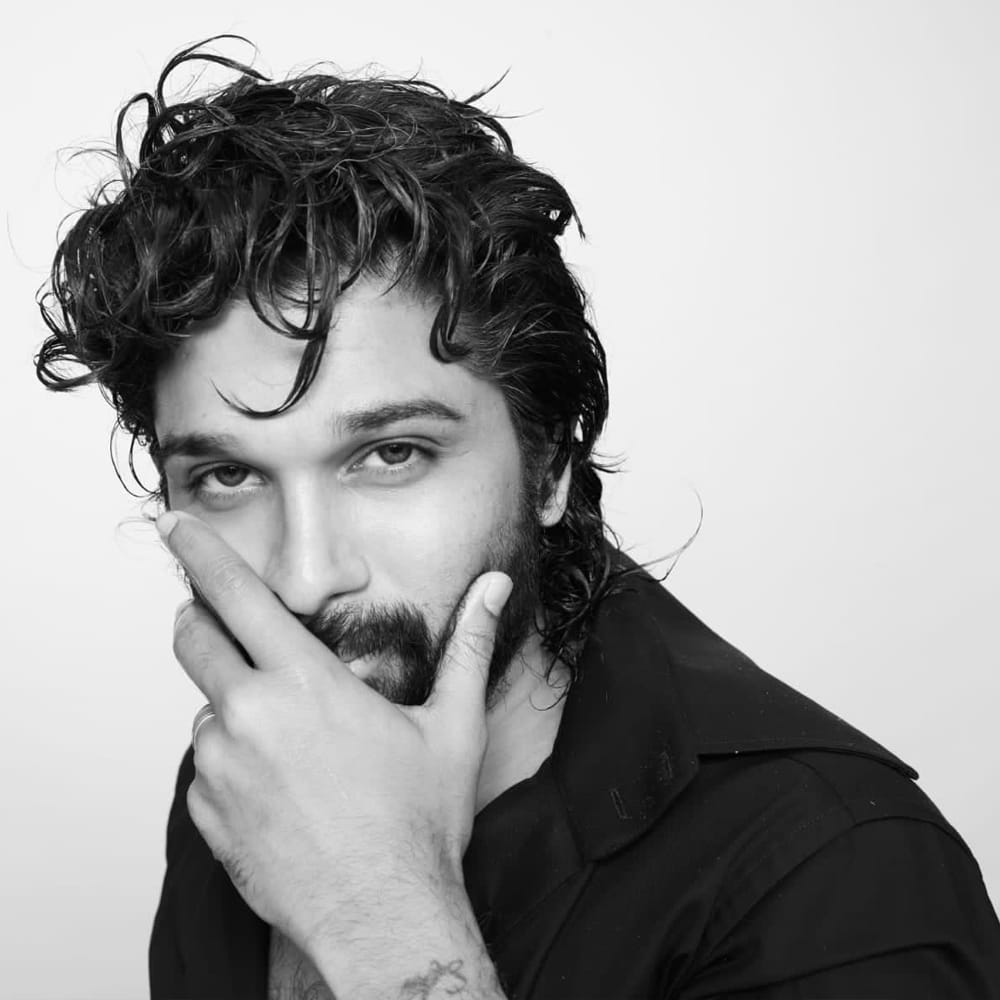 విజయ్ దేవరకొండ, మహేష్, అల్లు అర్జున్ ఇప్పటికే మల్టీప్లెక్స్ బిజినెస్‌లో ఉన్నారు. బన్నీ ఈ మధ్యే అమీర్ పేట్‌లోని సత్యం థియేటర్‌ను పడగొట్టి అదే స్థానంలో AAA సినిమాస్ నిర్మించారు.