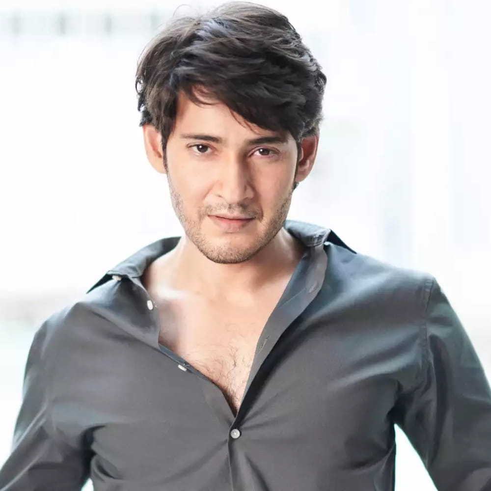 వీళ్లందరి కంటే ముందు ఏషియన్‌తో టై అప్ అయి గచ్చిబౌలిలో AMB మొదలుపెట్టారు మహేష్ బాబు. ఇండియాలోనే బిగ్గెస్ట్ మల్టీప్లెక్స్ ఇది. ఇప్పుడు రవితేజ కూడా ఇదే బిజినెస్ మొదలు పెడుతున్నారు.