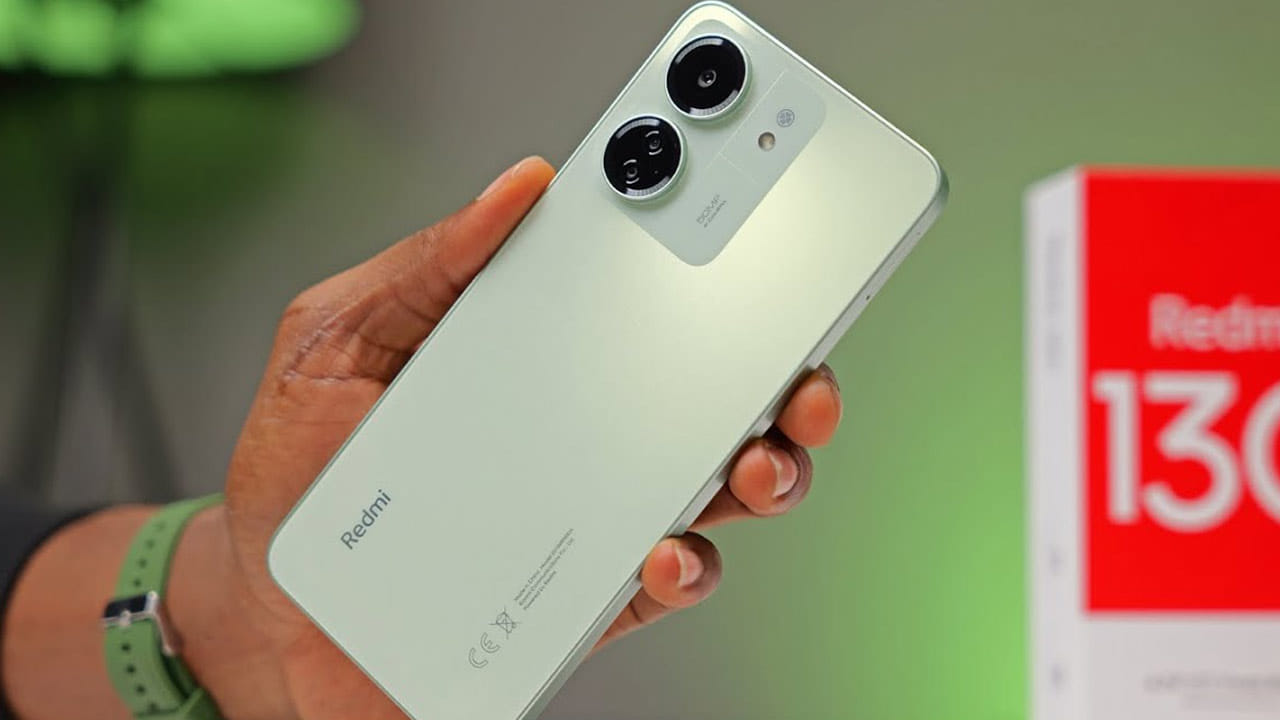 రూ. 10 వేలలో అందుబాటులో ఉన్న బెస్ట్‌ స్మార్ట్‌ ఫోన్స్‌లో రెడ్‌మీ13సీ ఒకటి. ఈ ఫోన్‌లో 6.74 ఇంచెస్‌తో కూడిన హెచ్‌డీ+ డిస్‌ప్లేను అందించారు. 500 ఎమ్‌ఏహెచ్‌ బ్యాటరీ ఈ ఫోన్‌ సొంతం. అలాగే ఇందులో 50 మెగాపిక్సెల్స్‌తో కూడిన ఏఐ డ్యూయల్‌ కెమెరాను ఇచ్చారు. గోరిల్లా గ్లాస్‌3 స్క్రీన్‌ ప్రొటెక్షన్‌ను ఇచ్చారు. 