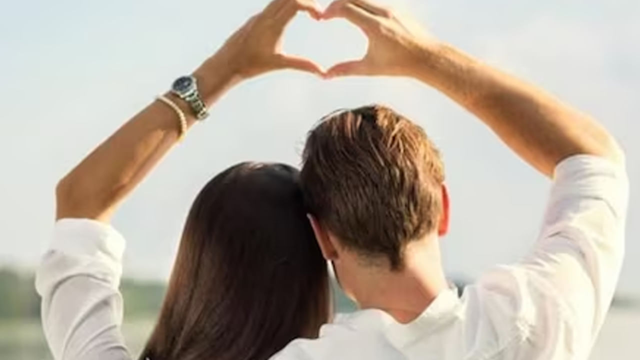 పాస్‌వర్డ్ అడగవద్దు: రిలేషన్‌షిప్‌లో ఉన్న జంటలు తరచుగా ఒకరి బ్యాంక్ ఖాతా, ఇన్‌స్టాగ్రామ్, ఫేస్‌బుక్ లేదా మొబైల్ పాస్‌వర్డ్‌లను పంచుకుంటారు. కానీ, వారి వ్యక్తిగత వివరాలు పంచుకోవాలంటూ వారిని బలవంతం చేయవద్దు. ఎందుకంటే కొంతమంది దానితో అసౌకర్యంగా భావిస్తారు.