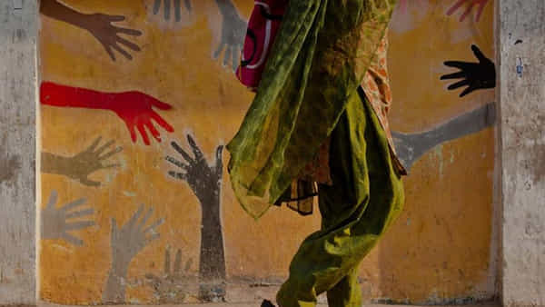 Hyderabad: ఎవ్వరూ చూడడం లేదని వెకిలి వేశాలు వేశారు.. రెడ్ హ్యాండెడ్గా దొరికారు