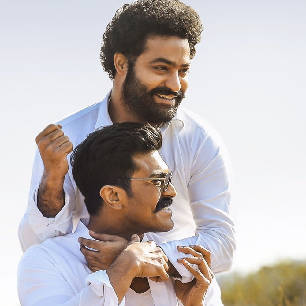 అయినా, సినిమాల విడుదలలో మాత్రం జాప్యం జరుగుతూనే ఉంది. శంకర్‌ దర్శకత్వంలో రామ్‌చరణ్‌ హీరోగా చేస్తున్న గేమ్‌ చేంజర్‌  ఇదిగో విడుదలవుతుంది, అదిగో విడుదలవుతుందంటూ ఫ్యాన్స్ ఎదురుచూస్తూనే ఉన్నారు.