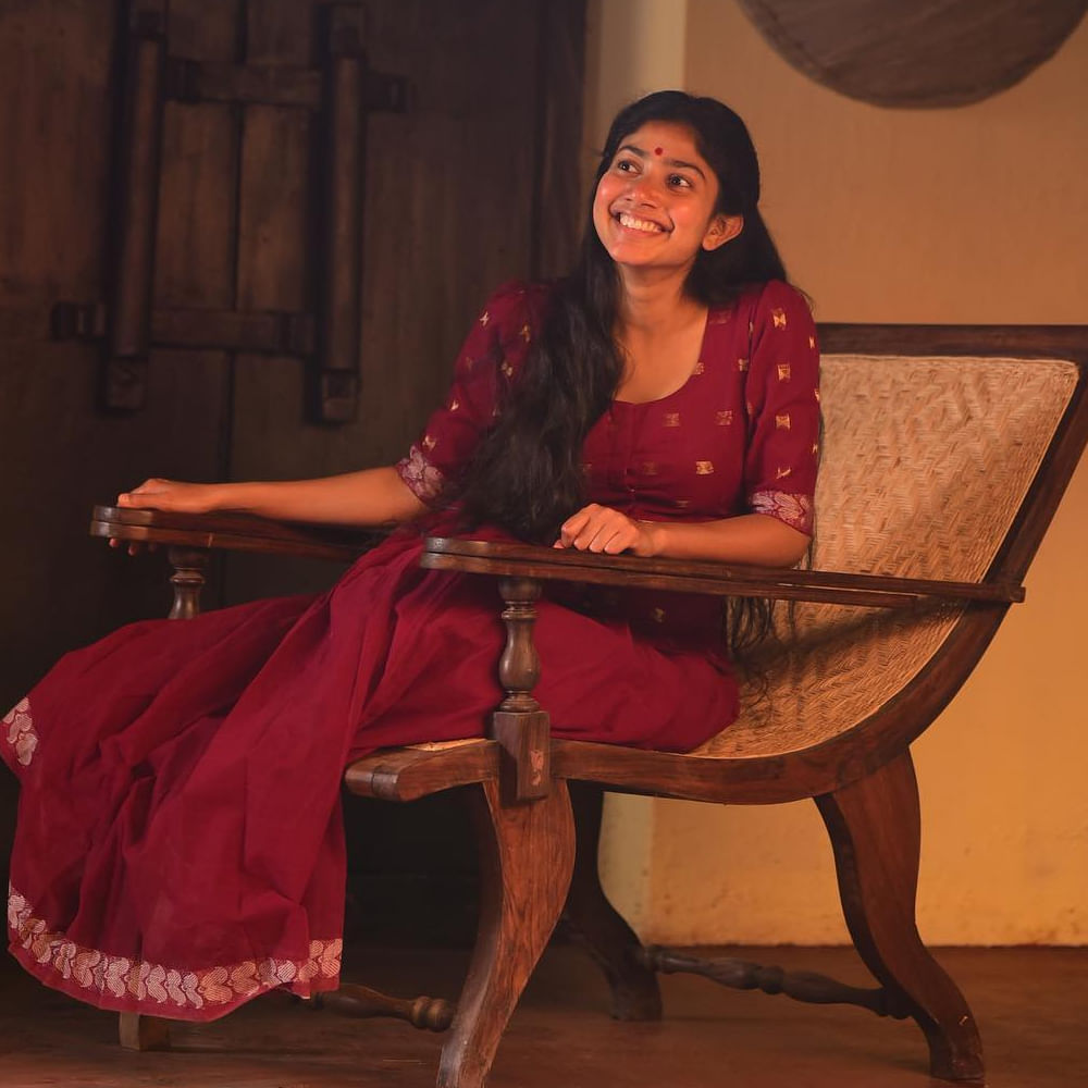 తాజాగా కీర్తి సురేష్, సాయి పల్లవి కూడా ముంబై ట్రైన్ ఎక్కేసారు. తెరీ రీమేక్లో వరుణ్ ధావన్తో కీర్తి జోడీ కడుతుంటే.. అమీర్ ఖాన్ తనయుడు జునైద్తో బాలీవుడ్ ఎంట్రీ ఇస్తున్నారు సాయి పల్లవి.