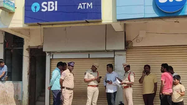 SBI ATM Robbery: బయ్యారంలో దొంగల భీభత్సం.. గ్యాస్ కట్టర్తో ఏటీఎం కట్ చేసి రూ.29 లక్షలు చోరీ