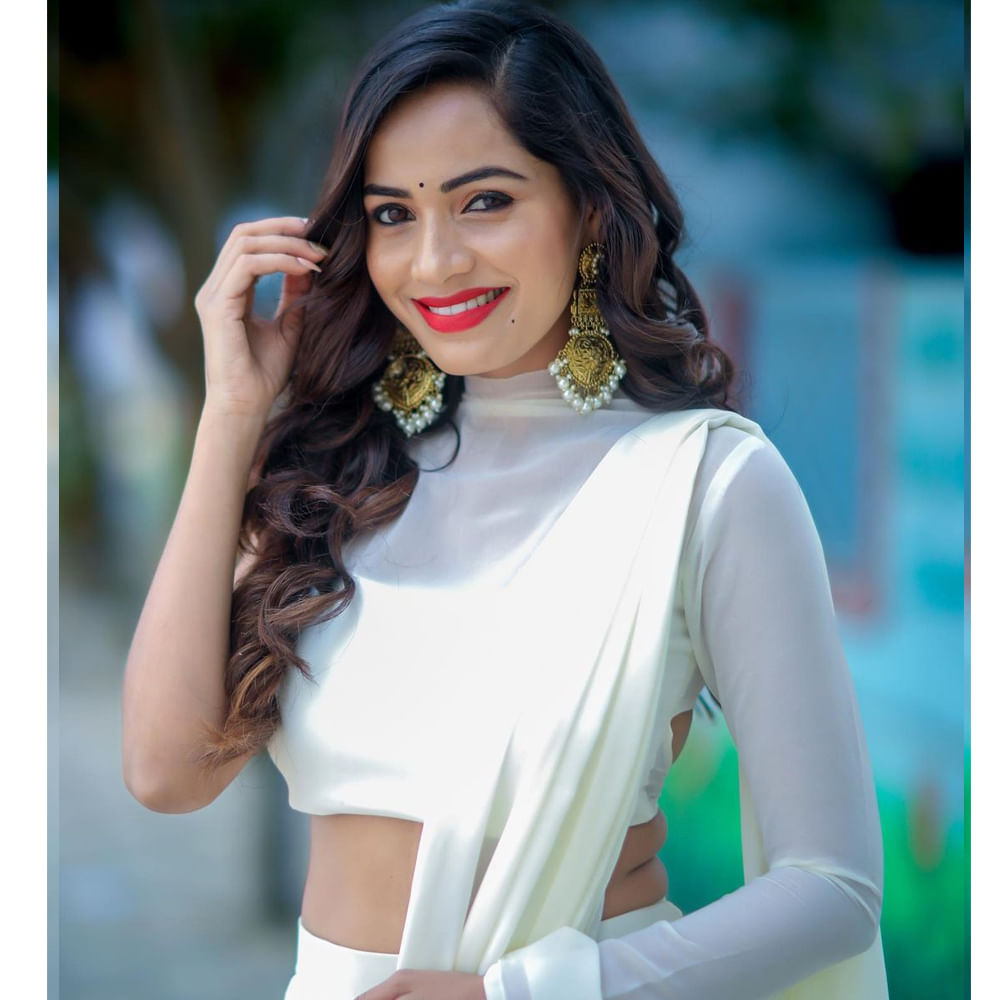 ఇక రియల్ శోభా శెట్టిని చూస్తారంటూ బిగ్‏బాస్ హౌస్ లోకి అడుగుపెట్టింది. అక్కడ తన ఆట తీరు.. ప్రవర్తనతో భారీగా నెగిటివిటీని మూటగట్టుకుంది. 