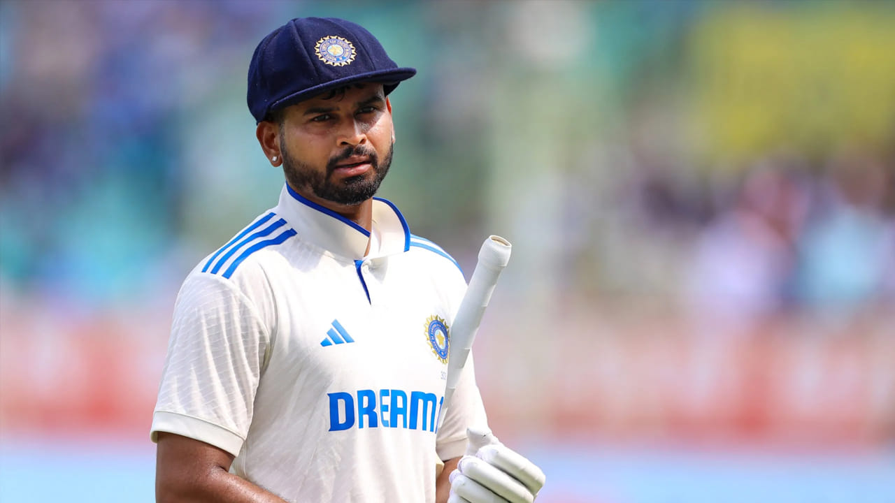 అప్పటి నుంచి ఇప్పటివరకు అయ్యర్ బ్యాట్ నుంచి ఒక్క హాఫ్ సెంచరీ రాలేదు. ఇంగ్లాండ్ సిరీస్‌కి ముందు రంజీలలో ఆడిన శ్రేయాస్ అయ్యర్.. బ్యాట్‌తో 48 పరుగులు చేసినా.. 145కు పైగా ఓవర్లు ఫీల్డింగ్ చేసినా.. అంతర్జాతీయ టెస్ట్ మ్యాచ్‌ ఆడేసరికి అంతగా ప్రభావం చూపలేకపోయాడు. రెండు టెస్టుల్లో కలిపి 104 పరుగులు మాత్రమే చేయగలిగాడు.  ఈ క్రమంలో చివరి మూడు టెస్టులకు అయ్యర్‌కు చోటు దక్కలేదు.