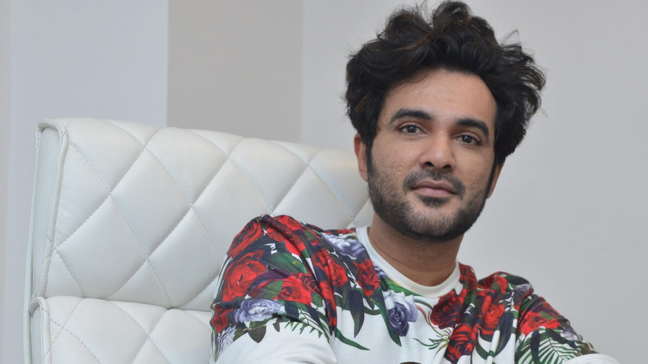 అలాగే డిజె టిల్లు హీరో సిద్దూ జొన్నలగడ్డపై కూడా ఈ కంప్లైంట్స్ వస్తున్నాయి. ముందు సినిమాలు హిట్టయ్యాయి కదా అని.. ఈ కుర్ర హీరోలపై భారీ బడ్జెట్ పెడితే రిస్క్ తీసుకునేది నిర్మాతలే అనేది విశ్లేషకుల వాదన.