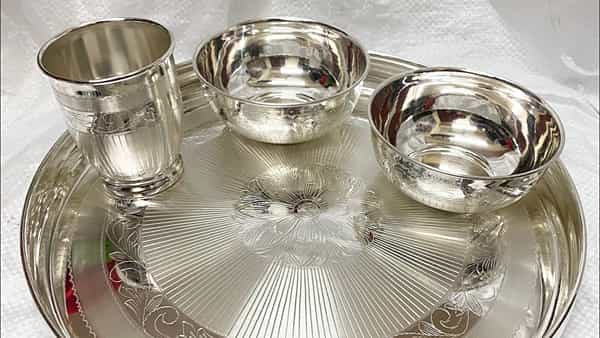 Silver Benefits: వెండి ప్లేట్లో ఆహారం తింటే ఎన్ని హెల్దీ బెనిఫిట్సో!