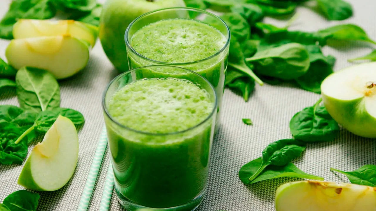 ఆరోగ్యకరమైన జీవితాన్ని గడపాలంటే సమతుల్య ఆహారం, వ్యాయామం వంటి కొన్ని ముఖ్యమైన నియమాలు పాటించడం చాలా అవసరం. రోగనిరోధక శక్తిని పెంచడం ద్వారా వైరస్ లేదా బ్యాక్టీరియాతో పోరాడటానికి శరీరానికి సహాయపడుతుంది.