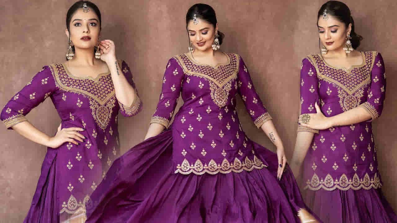 Anchor Sreemukhi: వయసుతోపాటు ప్రశ్నలు పెరుగుతున్నాయి..  పెళ్లి పై ఆసక్తికర కామెంట్స్ చేసిన శ్రీముఖి..