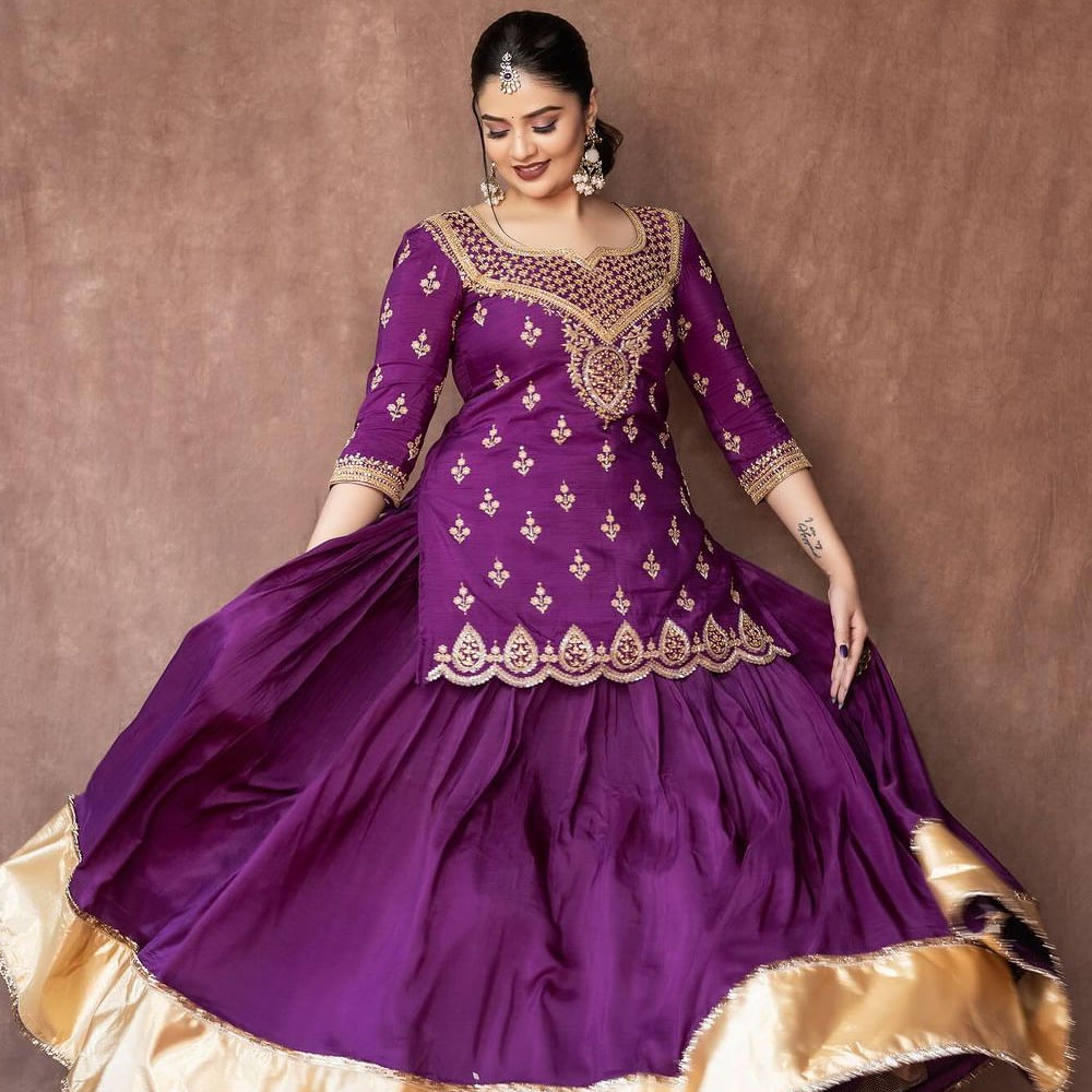 చివరిసారిగా మెగాస్టార్ చిరంజీవి నటించిన భోళా శంకర్ మూవీలో కనిపించింది ఈ ముద్దుగుమ్మ. ఆ తర్వాత మరో ప్రాజెక్ట్ అనౌన్స్ చేయలేదు.