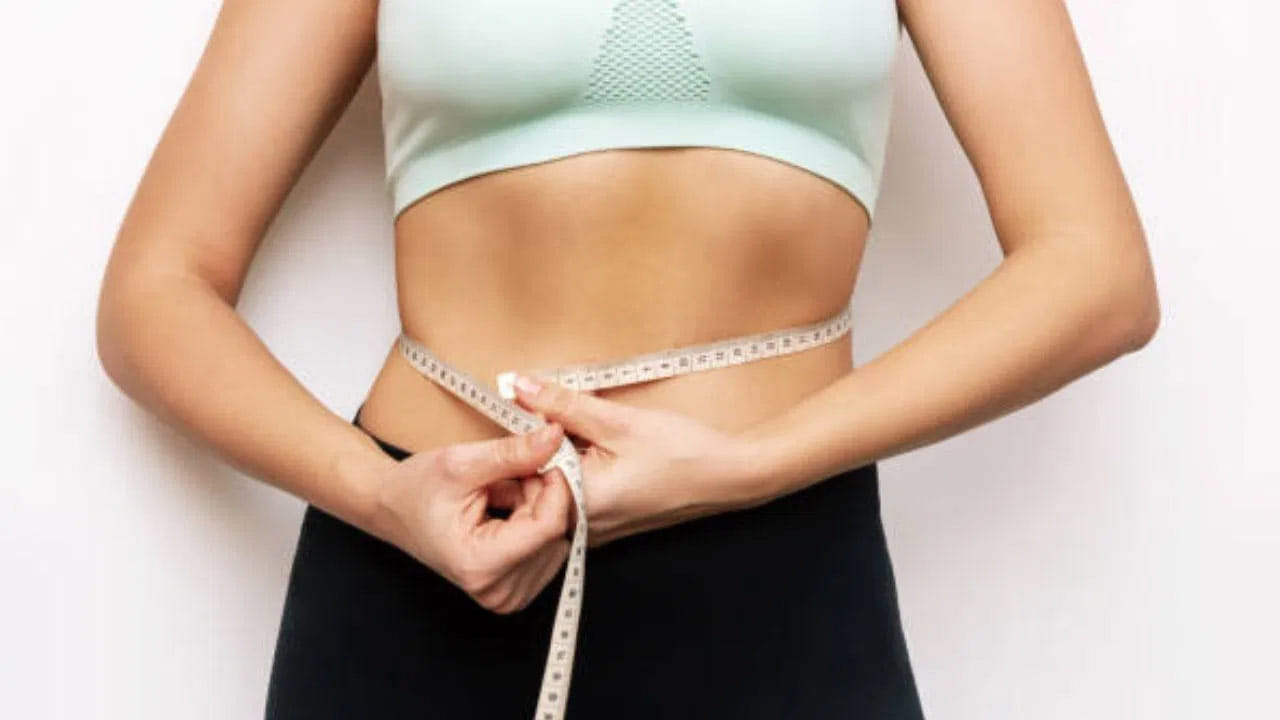 ప్రారంభం దశలో కొన్ని ఇంటి చిట్కాల ద్వారా ఈ సమ్యల నుంచి బయటపడొచ్చు. ఉన్నాయి. ఆరోగ్యకరమైన ఆహారం తినాలి. జంక్ ఫుడ్కు బదులుగా, విటమిన్ ఎ అధికంగా ఉండే పండ్లు, కూరగాయలను తగినంతగా తినాలి. అప్పుడు జీర్ణ సమస్యలు తగ్గుతాయి. కడుపులో అసౌకర్యం తగ్గుతుంది.