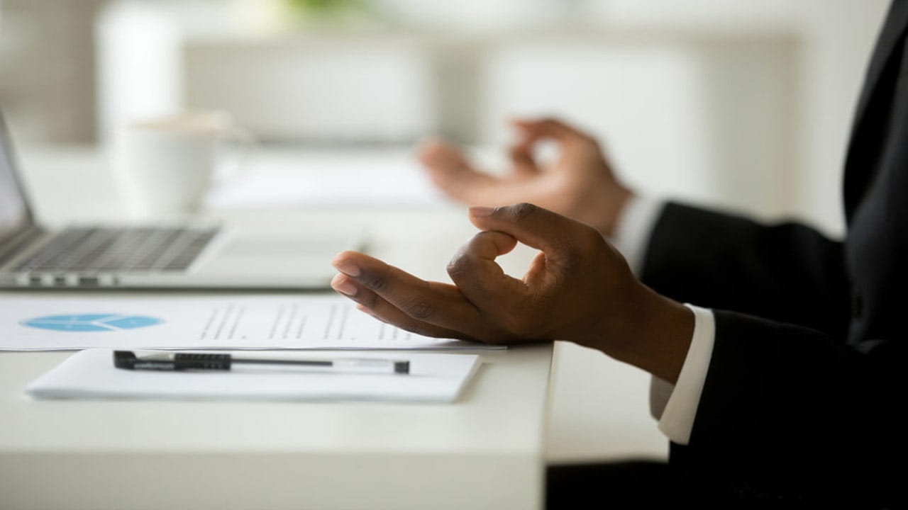 కాబట్టి మొదటి నుంచి జాగ్రత్తగా ఉండటం చాలా అవసరం. 30 ఏళ్ల తర్వాత క్రమం తప్పకుండా కంటి పరీక్షలు చేయించుకోవాలి. ఒత్తిడి పెరిగితే గ్లాకోమా, క్యాటరాక్ట్ సమస్యలు వస్తాయి. అస్పష్టమైన దృష్టితోపాటు ఆరోగ్యం కూడా దెబ్బతింటుంది. ఈ హార్మోన్‌ సక్రమంగా పనిచేయాలంటే ఈ కింది జాగ్రత్తలు తీసుకోవాలి.