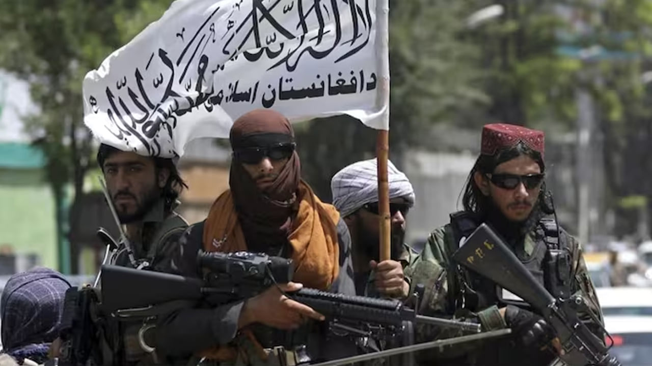 Talibans: తాలిబన్ల అరాచకపాలనలో మరో దారుణం.. వేలాది మంది చూస్తుండగా స్టేడియంలో మరణ దండన