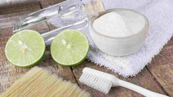 Teeth Whitening: మిళమిళ మెరిసే దంతాల కోసం ఇవి ట్రై చేయండి.. మీ పళ్లు ముత్యాలే..!