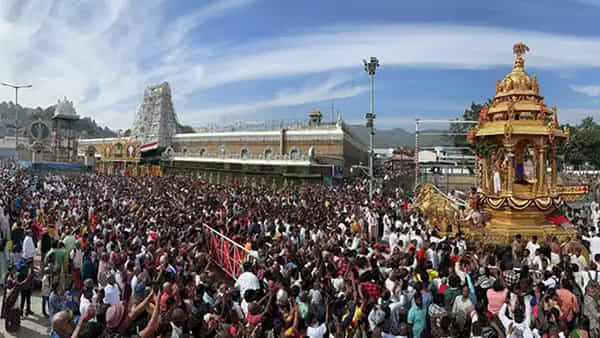 Tirumala: శ్రీవారి భక్తులకు గుడ్ న్యూస్.. ఈ నెల 19న స్వామివారి ఆర్జిత సేవా టికెట్లు మే నెల కోటా రిలీజ్..