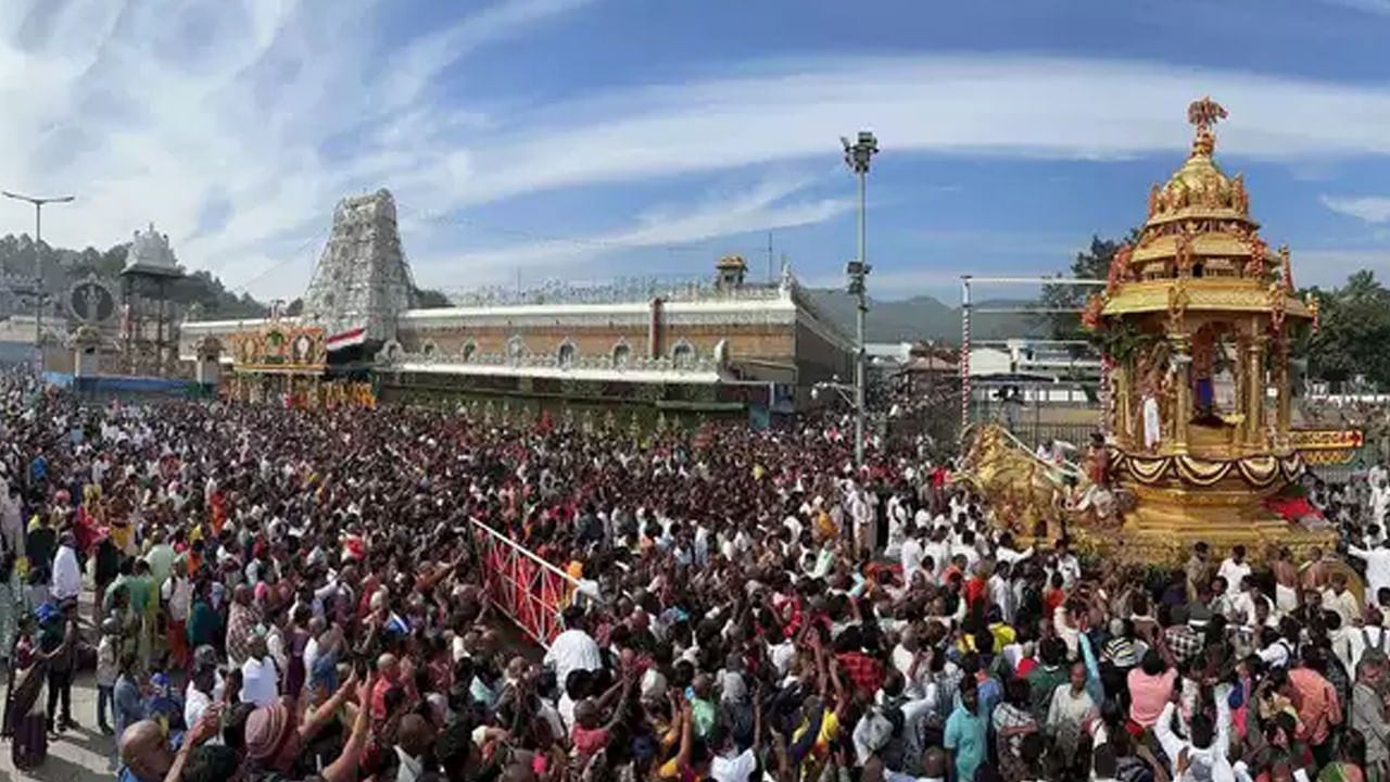 Tirupati: శ్రీవారి సొమ్ము డిపాజిట్లపై మరో వివాదం.. తిరుపతి టౌన్ బ్యాంక్‌లో టీటీడీ రూ.10 కోట్ల డిపాజిట్ పై దుమారం