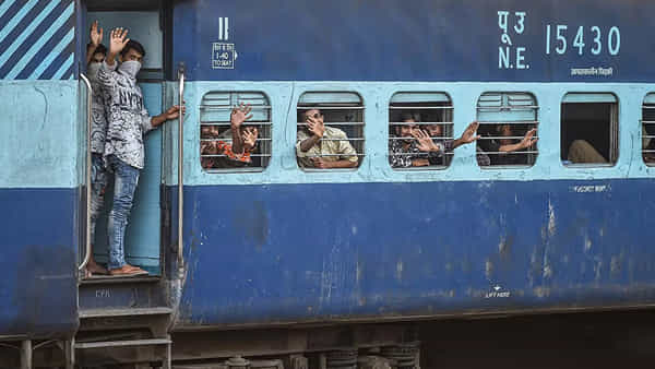 AP News: రైళ్లో విండో సీట్ కోసం ఎగబడుతున్నారా.? ఇది చూస్తే ఆ ధైర్యం చేయరు..