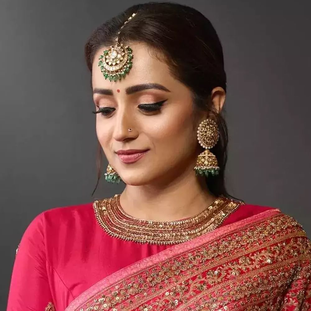 పొన్నియిన్ సెల్వన్ సక్సెస్‌ తరువాత విజయ్‌, లోకేష్ కాంబినేషన్‌లో తెరకెక్కిన లియో సినిమాతో ఆడియన్స్‌ ముందుకు వచ్చారు. ఆ సినిమా కూడా సూపర్ హిట్ కావటంతో మరోసారి ఈ చెన్నై చంద్రం పేరు సౌత్ సర్కిల్స్‌లో ట్రెండింగ్‌లోకి వచ్చేసింది అదే స్థాయిలో ఆఫర్స్‌ కూడా క్యూ కట్టాయి. 