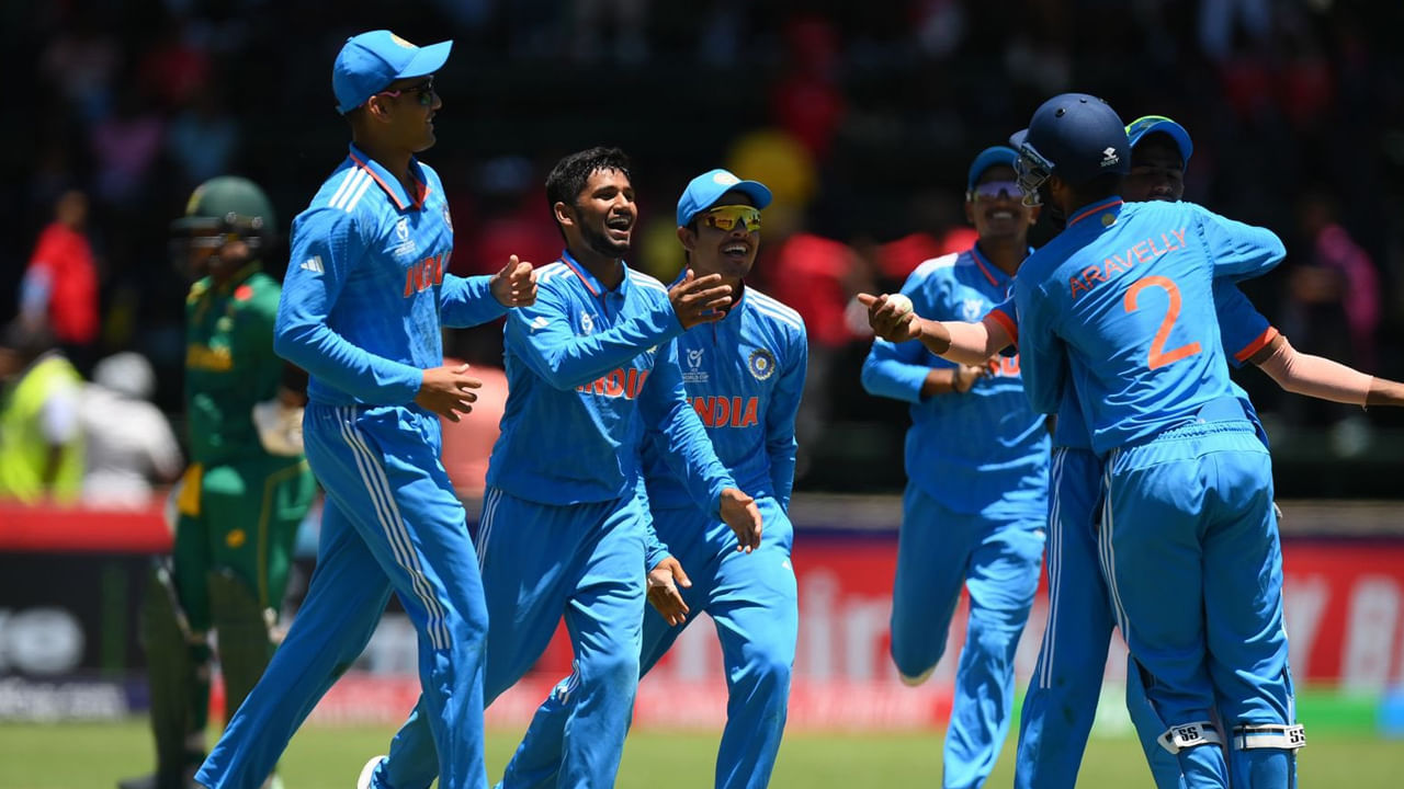 U19 World Cup: సెంచరీలతో ఒకరు.. వికెట్లతో మరొకరు.. ప్రత్యర్థులకు విలన్లా మారిన ముగ్గురు భారత ఆటగాళ్లు..