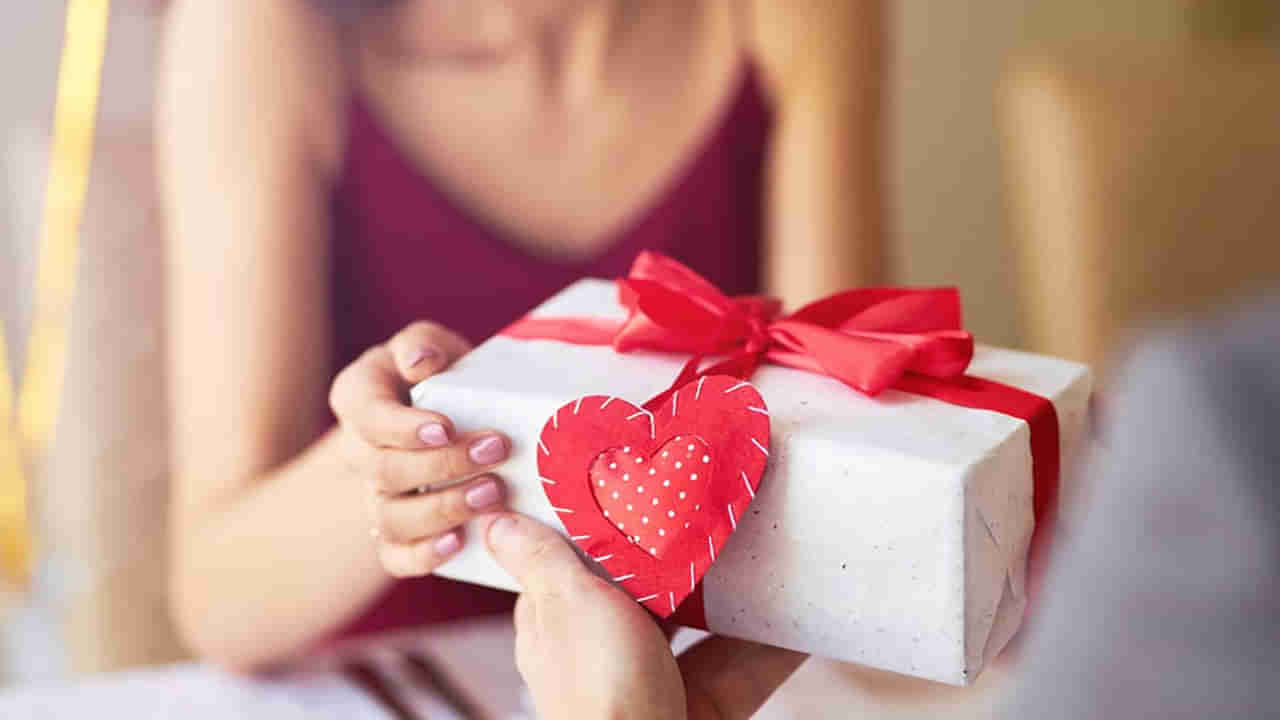 Valentines day: ప్రేమికుల రోజు ఈ బహుమతులు ఇస్తున్నారా.? బంధం తెగిపోతుంది జాగ్రత్త..