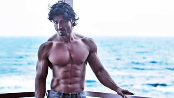 Actor Vidyut Jammwal: స్టార్ హీరో అరెస్ట్.. నెట్టింట వైరల్ అవుతోన్న ఫొటో! అసలేం జరిగిందంటే..
