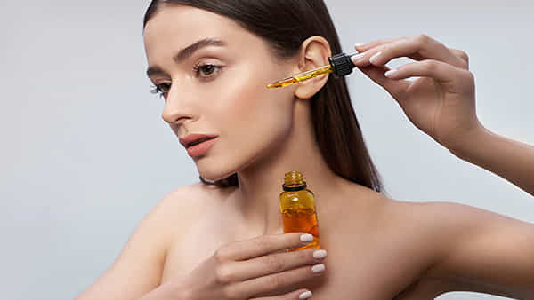 Vitamin E For Skin: అందంగా కనిపించాలని అనుకుంటున్నారా..? విటమిన్ ఇ బ్యూటీ ట్రిక్.. ఇదిగో ఇలా!