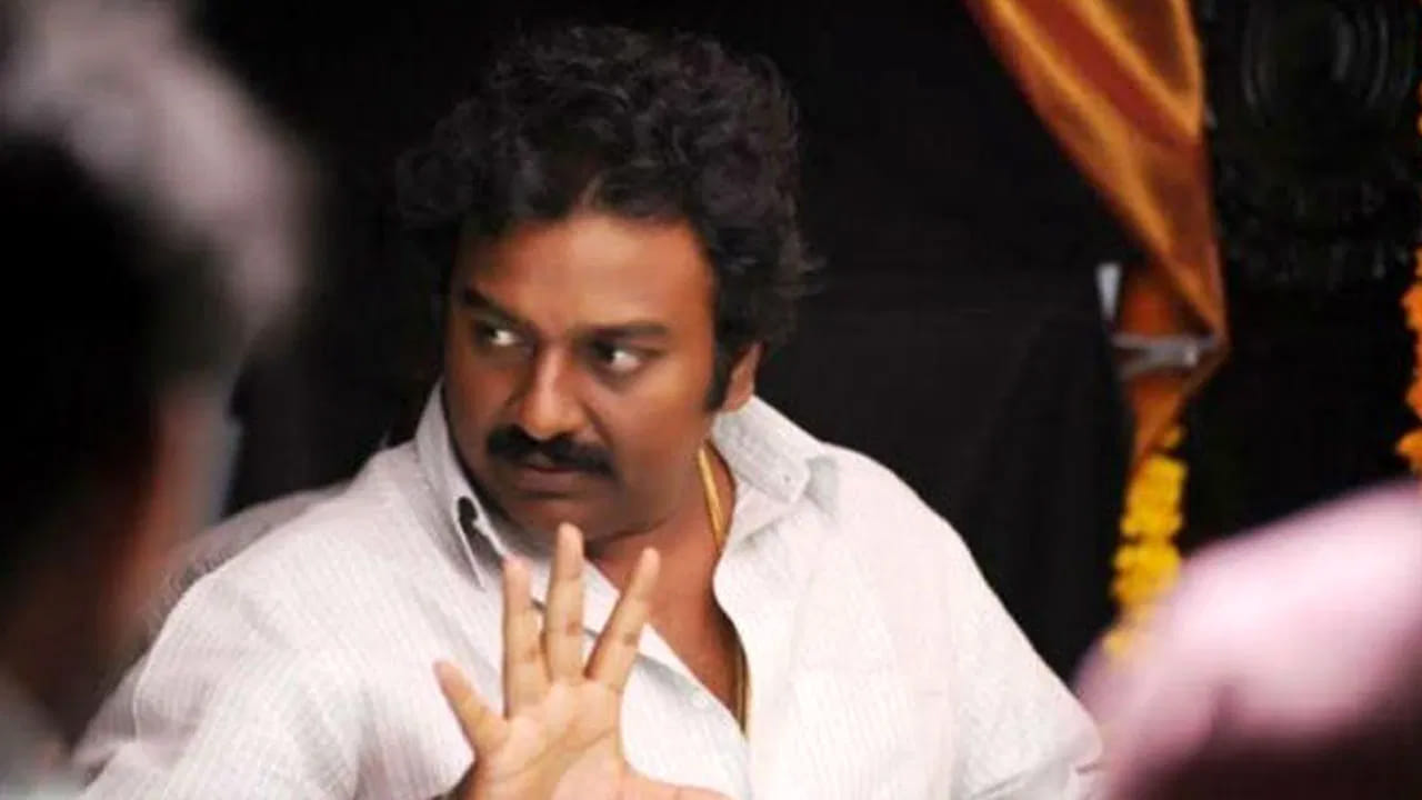 సేమ్ టు సేమ్ పూరి జగన్నాథ్ ఎలాంటి ఫేజ్లో ఉన్నారో, వి.వి.వినాయక్ కూడా అలాంటి ఫేజ్లోనే ఉన్నారు. మెగాస్టార్తో వినాయక్ సినిమా ఉంటుందంటూ ఆ మధ్య వార్తలొచ్చాయి. కానీ వాటిలో నిజానిజాలేంటన్నది తేలాల్సి ఉంది.