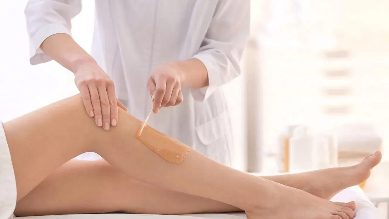 అధికసార్లు వ్యాక్సింగ్ చేస్తే చర్మంపై ముడతలు ఏర్పడతాయి. చర్మం సాగినట్లు కనిపిస్తుంది. వ్యాక్సింగ్‌ చేసిన ప్రతిసారీ ఇలా జరుగుతుంది. ఫలితంగా చర్మంపై ముడతలు ఏర్పడి చర్మ సౌందర్యం దెబ్బతింటుంది. 