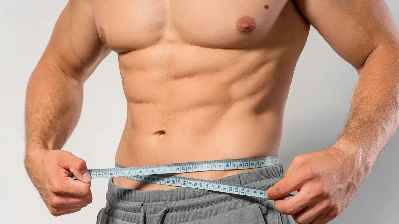  ఈ అధిక బరువు వల్ల.. లేని పోని దీర్ఘకాలికి వ్యాధులు కూడా వస్తున్నాయి. మీ లైఫ్ స్టైల్‌లో చిన్న చిన్న మార్పులు చేసుకోవడం వల్ల సులభంగా బరువు తగ్గొచ్చు. ఇంట్లోనే మీకు ఇష్టమైన పాటలకు డ్యాన్స్ చేయండి. ఇలా చేస్తే బాడీ అంతా కదులి.. కొవ్వు కరుగుతుంది.
