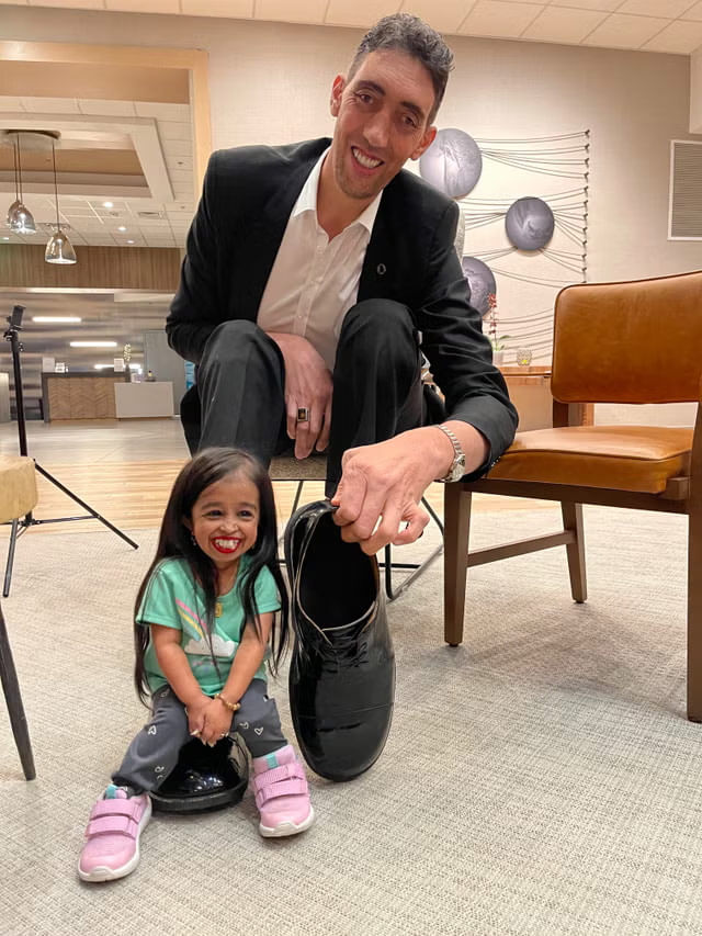 World’s Tallest Man And Shortest Woman