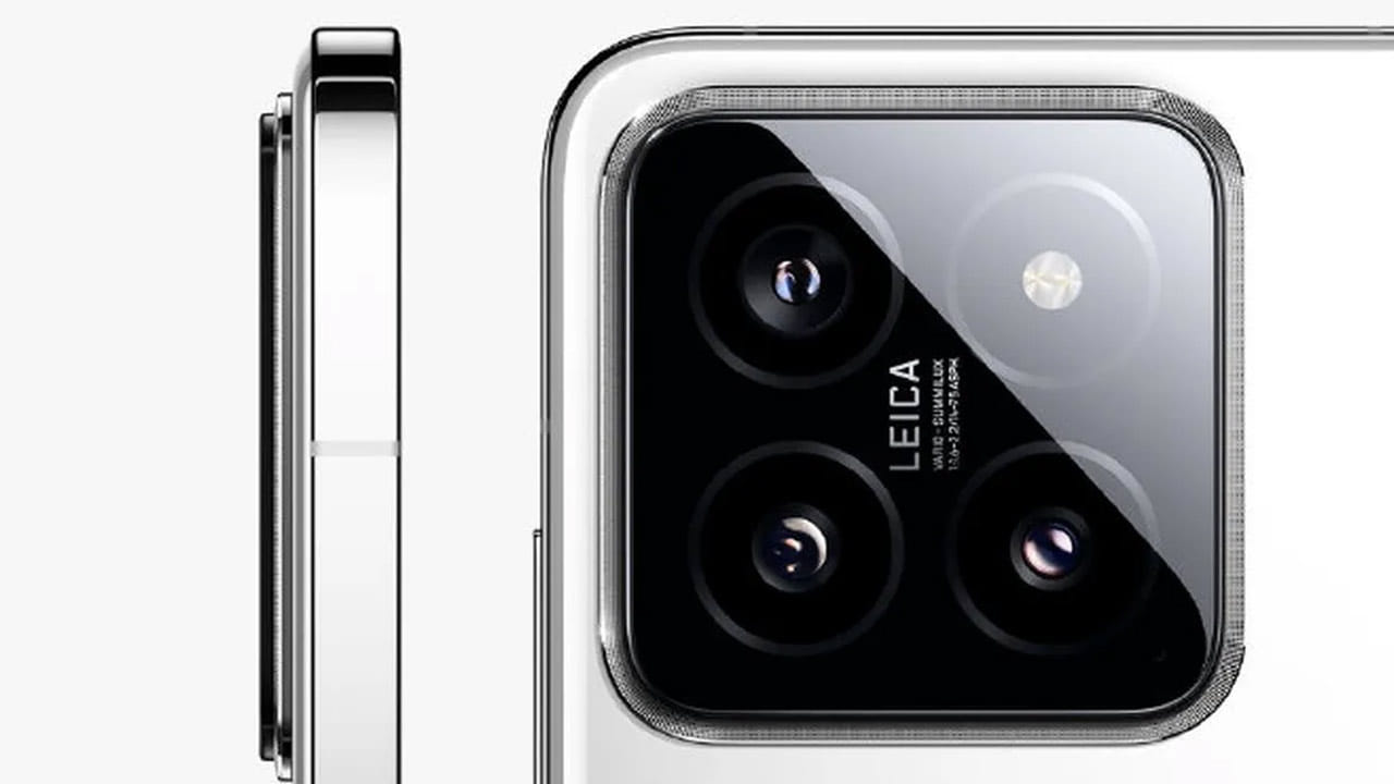 ఇక ఈ స్మార్ట్‌ ఫోన్‌ ఫీచర్ల విషయానికొస్తే షావోమీ 14 అల్ట్రాలో 6.73 ఇంచెస్‌తో కూడిన క్యూ హెచ్డీ+ అమోఎల్ఈడీ ఎల్టీపీఓ డిస్‌ప్లేను ఇవ్వనున్నారు. 120 హెర్ట్జ్ రీఫ్రెష్ రేట్  ఈ స్క్రీన్‌ సొంతం. 