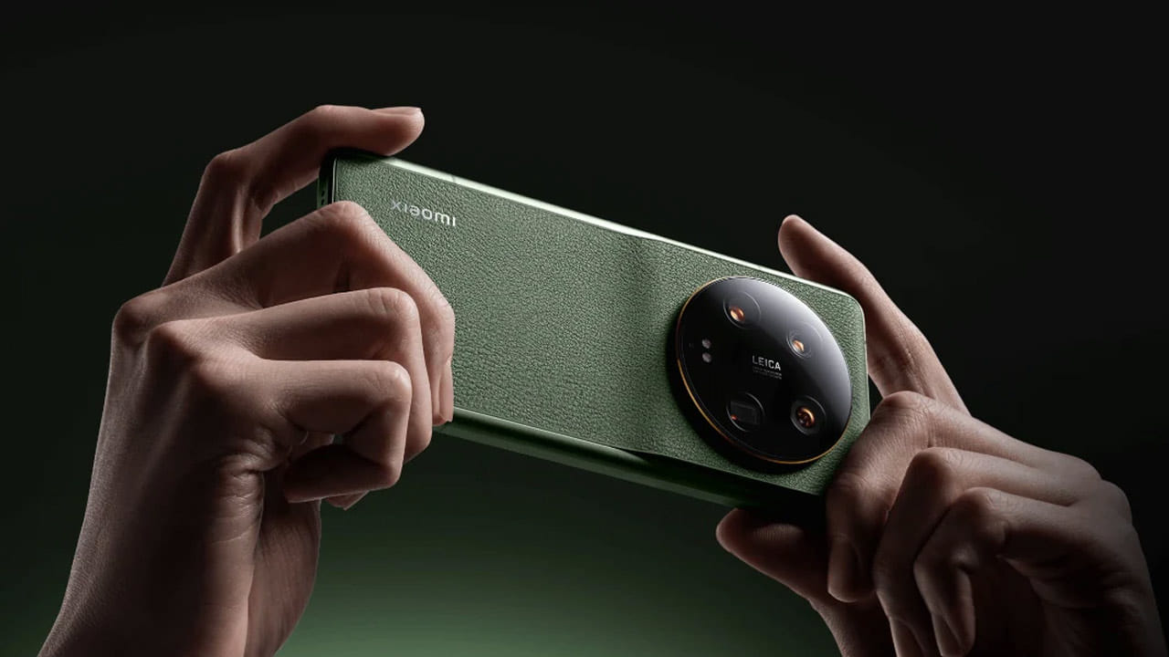 రెండు 50-మెగా పిక్సెల్ సెన్సర్ కెమెరాల్లో ఒకటి 3ఎక్స్, మరొకటి 5ఎక్స్ జూమ్ కెపాసిటీ కలిగి ఉంటాయి. అలాగే 32 మెగాపిక్సెల్స్‌తో కూడిన ఫ్రంట్‌ కెమెరాను ఇవ్వనున్నారు. ఇక ఈ ఫోన్‌లో 90 వాట్స్‌ ఫాస్ట్ ఛార్జింగ్‌కు సపోర్ట్‌ చేసే 5300 ఎంఏహెచ్‌ బ్యాటరీని ఇవ్వనున్నారు. 