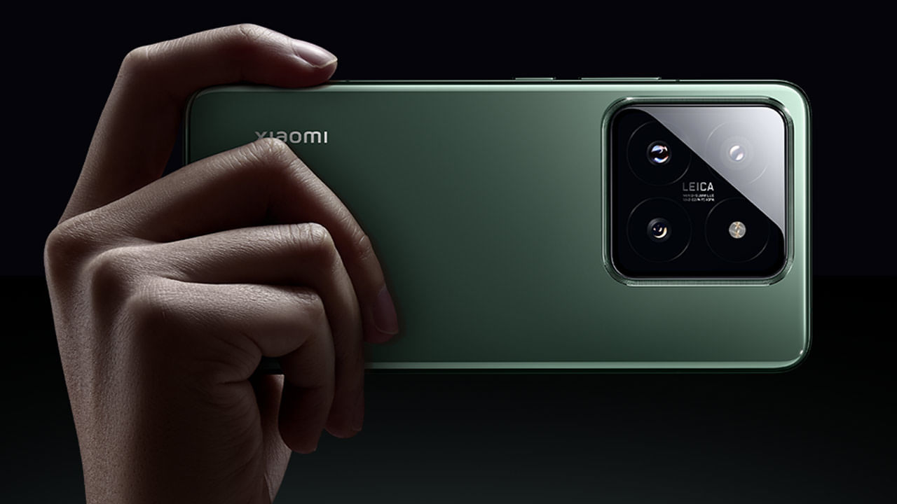 వచ్చే నెలలో మార్కెట్లోకి వస్తున్న కొత్త ఫోన్స్‌లో షావోమీ 14 ఒకటి. ఈ స్మార్ట్‌ ఫోన్‌ను మార్చి 7వ తేదీన మార్కెట్లోకి తీసుకురానున్నారు. ఈ ఫోన్‌లో స్నాప్‌డ్రాగన్‌ 8 జెన్‌ చిప్‌సెట్‌ ప్రాసెసర్‌ను అందించానున్నారు. ఈ ఫోన్‌లో 6.36 ఇంచెస్‌తో కూడిన స్క్రీన్‌ను అందించనున్నారు. ఆండ్రాయిడ్‌ 14 ఆపరేటింగ్ సిస్టమ్‌తో ఈ ఫోన్‌ చేయనుంది. 