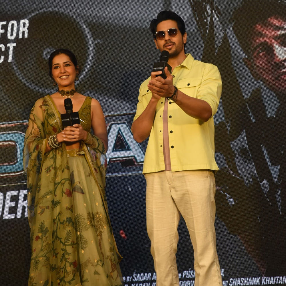 హైదరాబాద్ ఫిబ్రవరి 26, 2024 – ధర్మ ప్రొడక్షన్స్ నిర్మాణం లో రూపుదిద్దుకోగా ఎంతో ఆసక్తిగా ఎదురుచూస్తున్న బ్లాక్బస్టర్ "యోధ" చిత్ర ప్రమోషన్స్ కోసం ఆ చిత్ర ప్రధాన తారాగణం సిద్ధార్థ్ మల్హోత్రా మరియు రాశి ఖన్నా హైదరాబాద్కు చేరుకోవటం తో ఈ చిత్రం పై ఆసక్తి తారా స్థాయికి చేరుకుంది. బంజారాహిల్స్ లోని తాజ్ కృష్ణ హోటల్లో జరిగిన విలేకరుల సమావేశంలో ఈ మాస్టర్ పీస్ మేకింగ్ గురించి ఆకర్షణీయమైన అంశాలను వెల్లడించారు.