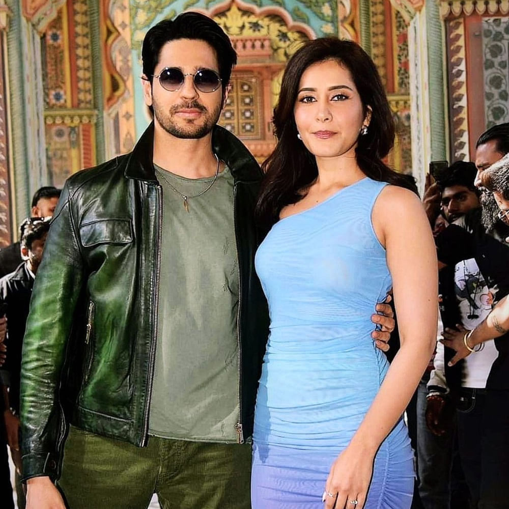 ప్రతిభావంతులైన దర్శక ద్వయం సాగర్ ఆంబ్రే మరియు పుష్కర్ ఓజా దర్శకత్వం వహించిన "యోధ" దాని ఆసక్తికరమైన కథాంశంతో దేశవ్యాప్తంగా ప్రేక్షకులను ఆకట్టుకుంటుందనే వాగ్దానం చేస్తుంది. మార్చి 15, 2024న ఈ చిత్రం విడుదల కానుంది.