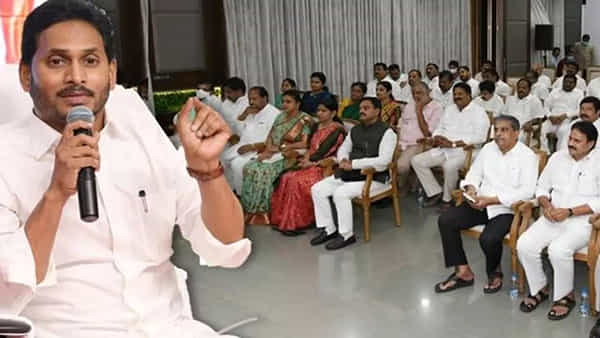 YS Jagan: కీలక స్థానాల్లో అభ్యర్ధుల ఎంపికపై సీఎం జగన్ ఆచితూచి అడుగులు.. ఎంపీ అభ్యర్థులు వీళ్లేనా..?