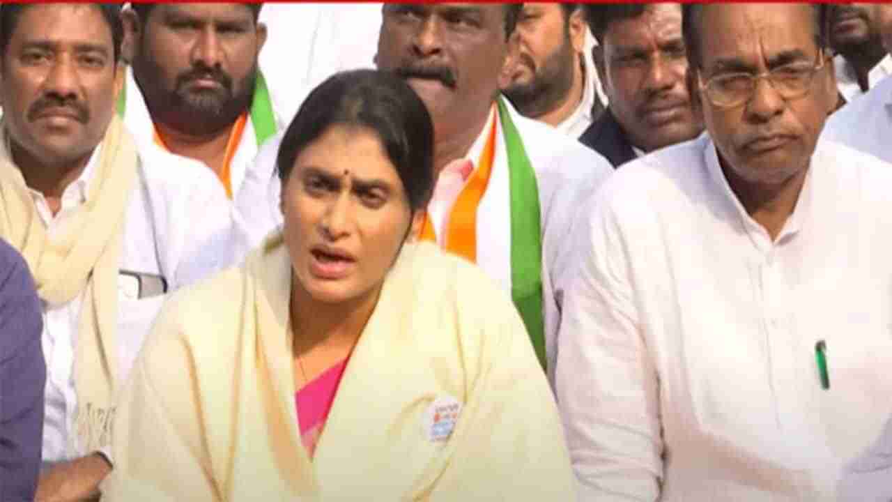 YS Sharmila: ఢిల్లీ వేదికగా దీక్షకు దిగిన వైఎస్ షర్మిల.. ప్రత్యేక హోదాపై వైసీపీ వైఖరి చెప్పాలని డిమాండ్